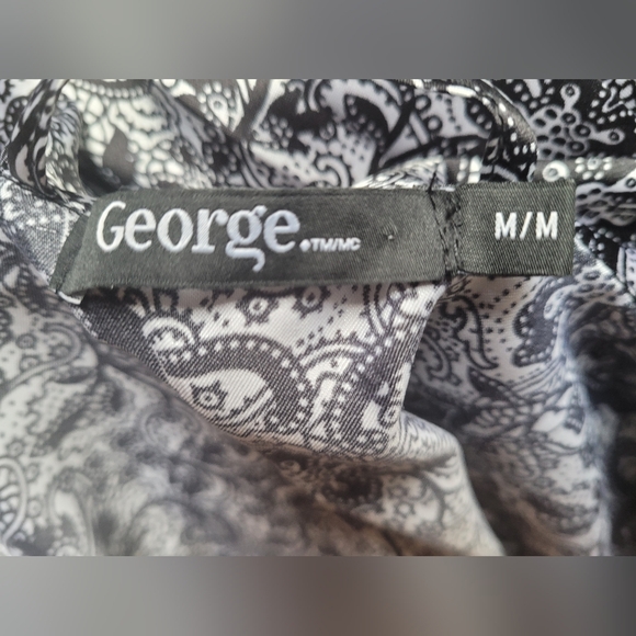 Silky Robe with Lace Trims, Like New - Picture 7 of 9